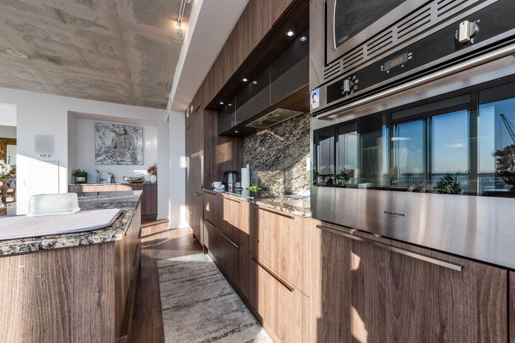 88 Blue Jays Way, #4105