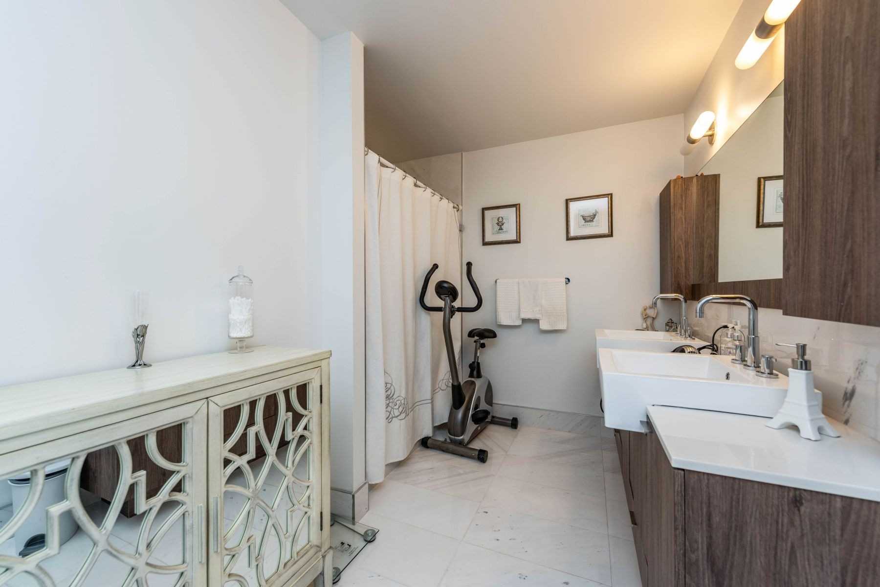 88 Blue Jays Way, #4105