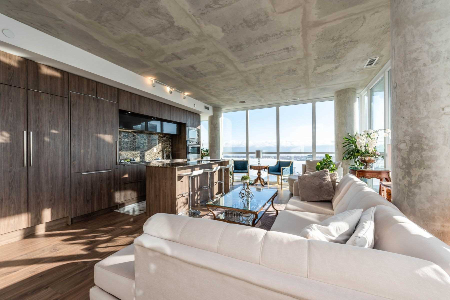 88 Blue Jays Way, #4105