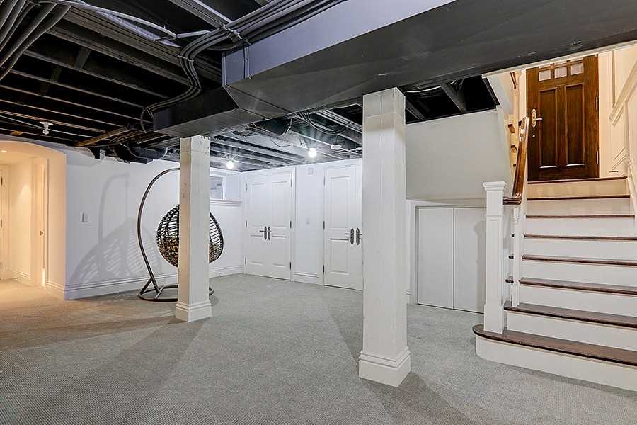 15 Castle Frank Cres