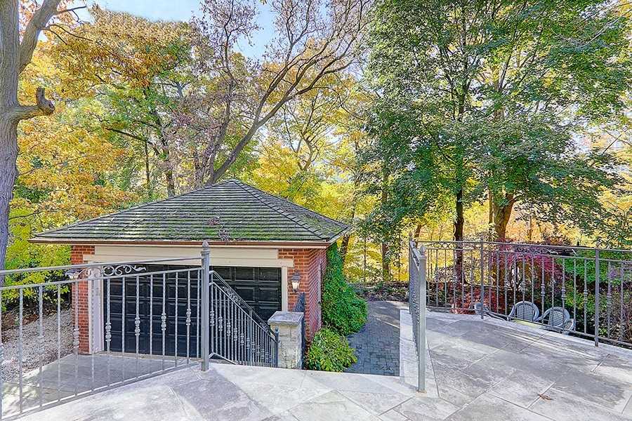 15 Castle Frank Cres