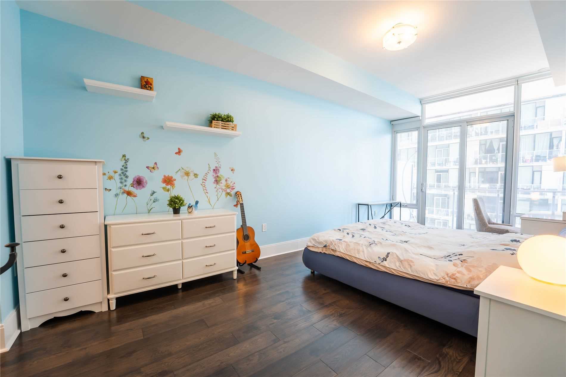 29 Queens Quay E #616