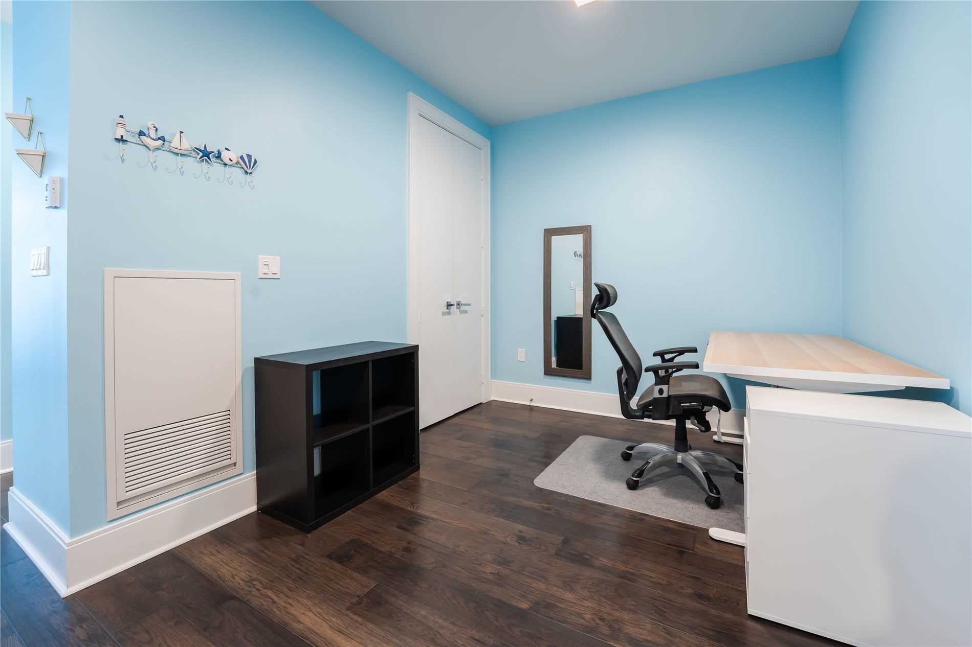 29 Queens Quay E #616