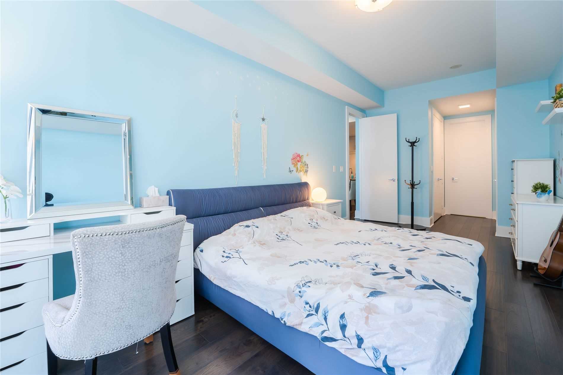 29 Queens Quay E #616