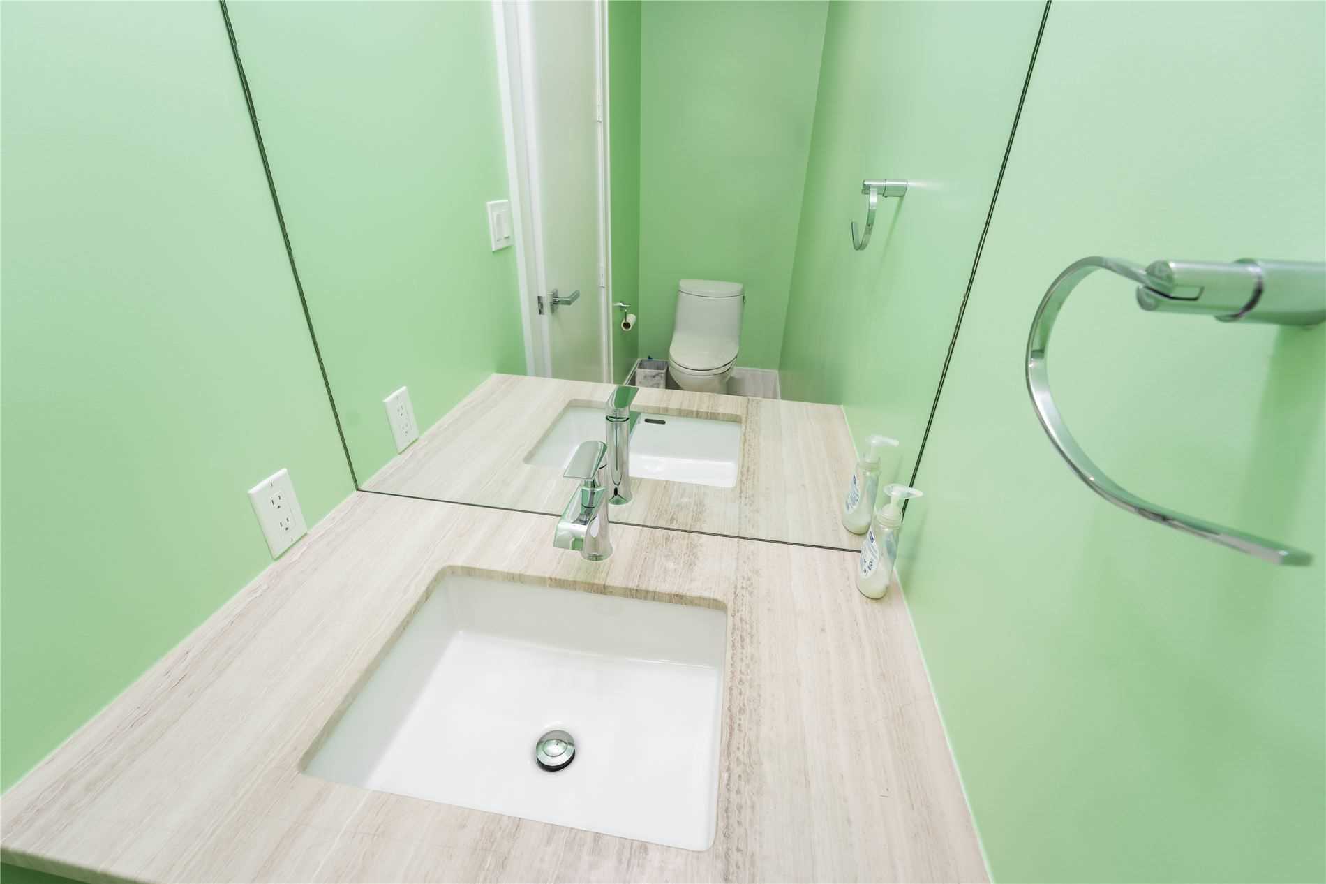 29 Queens Quay E #616