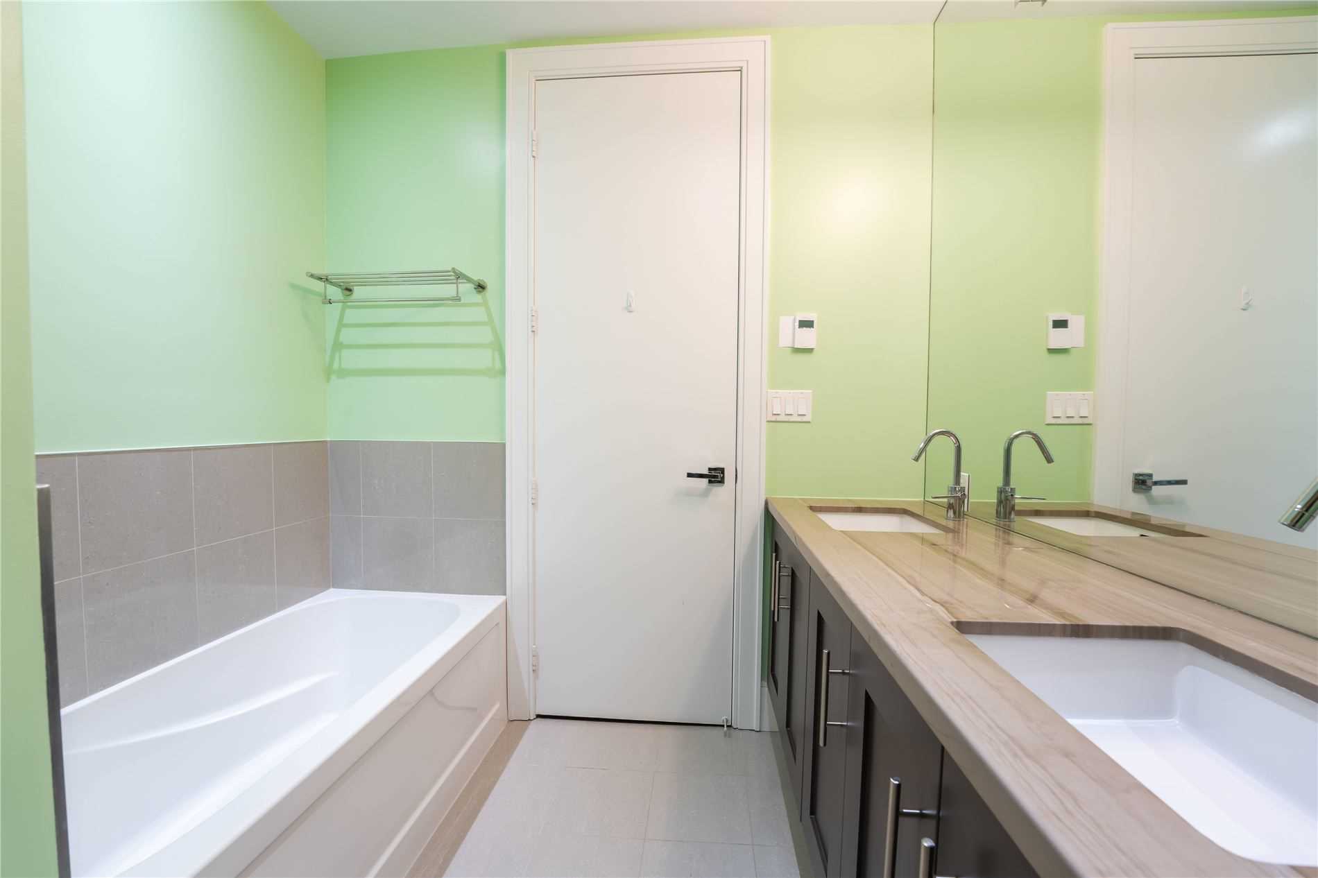 29 Queens Quay E #616