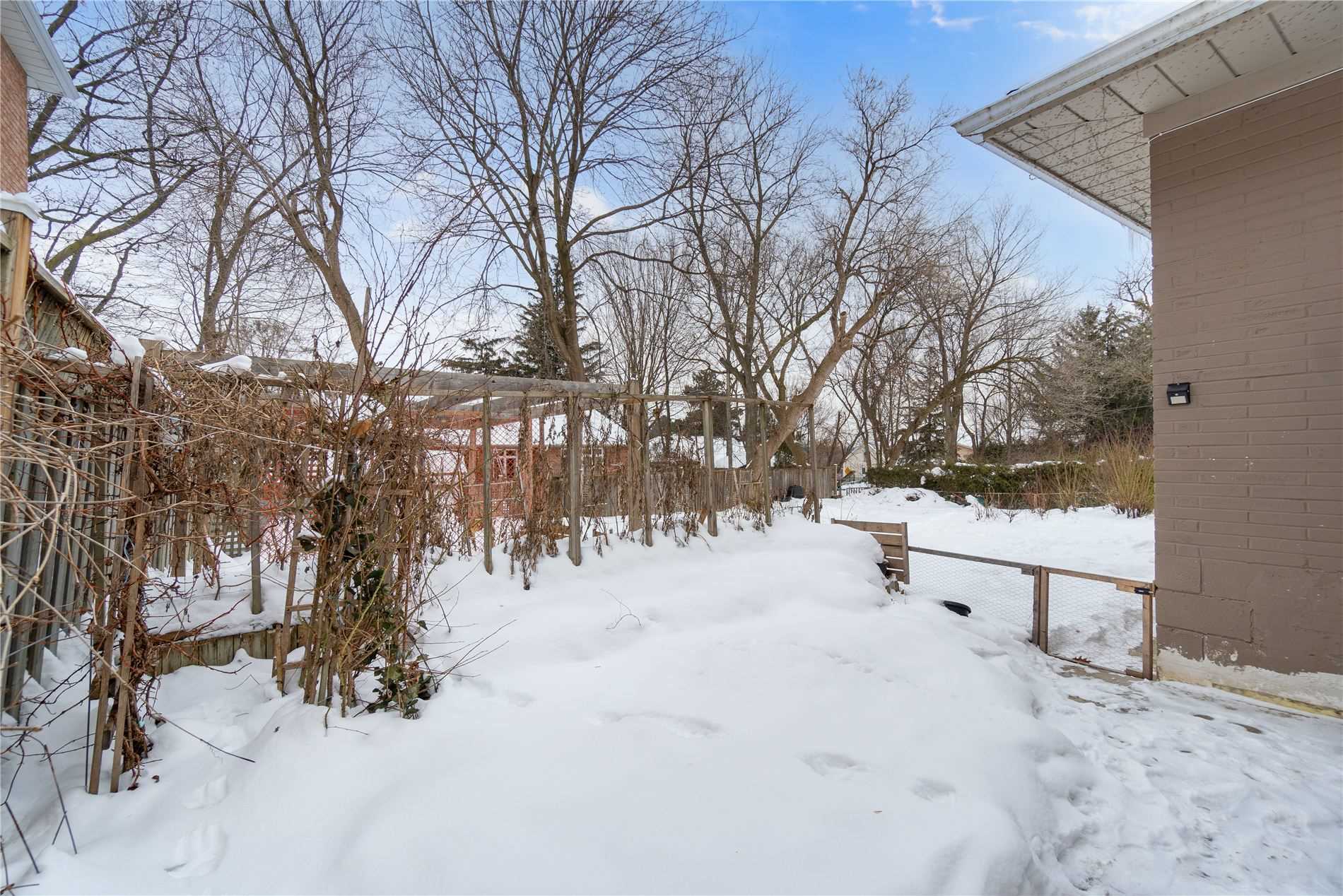 138 Nipigon Ave
