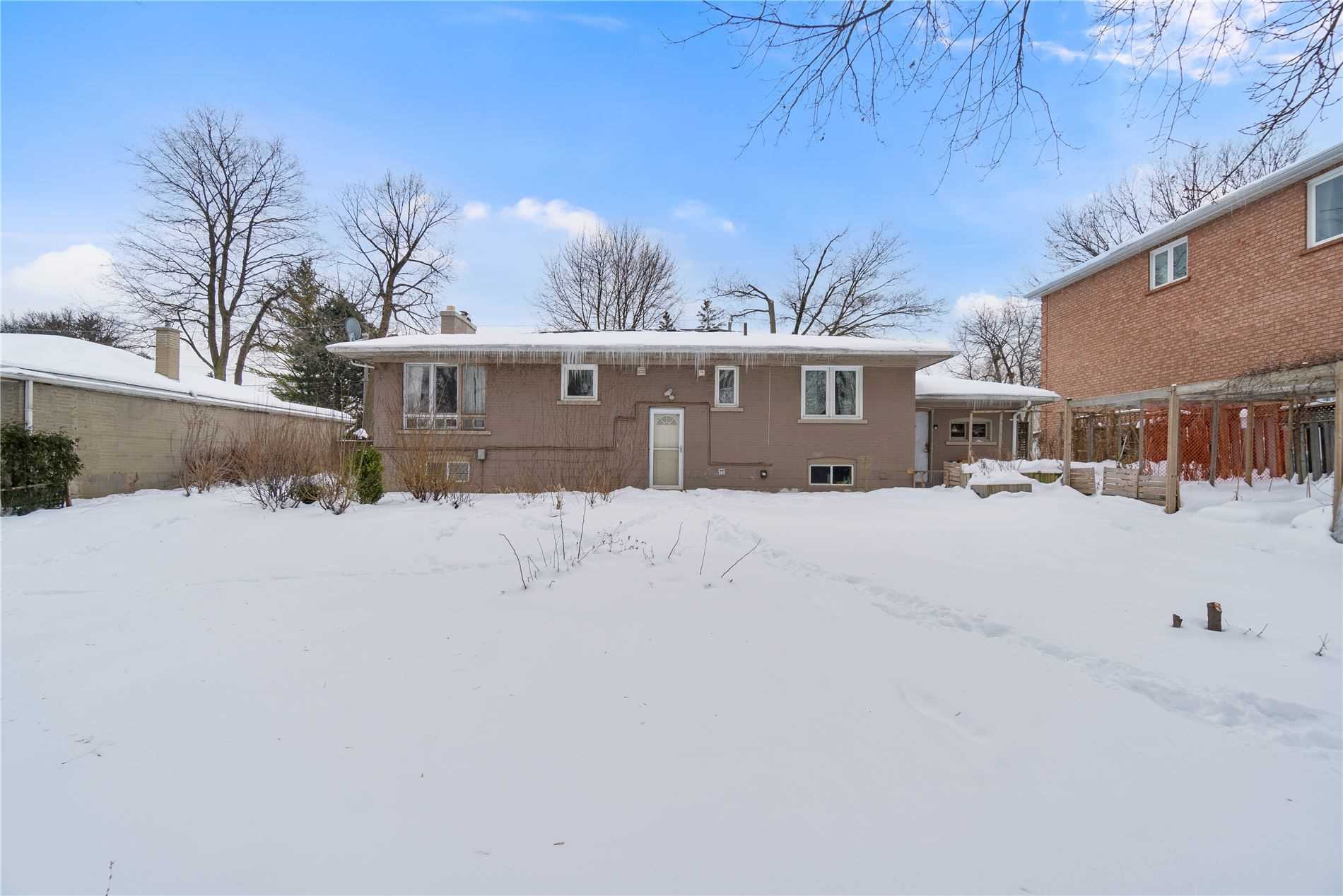 138 Nipigon Ave