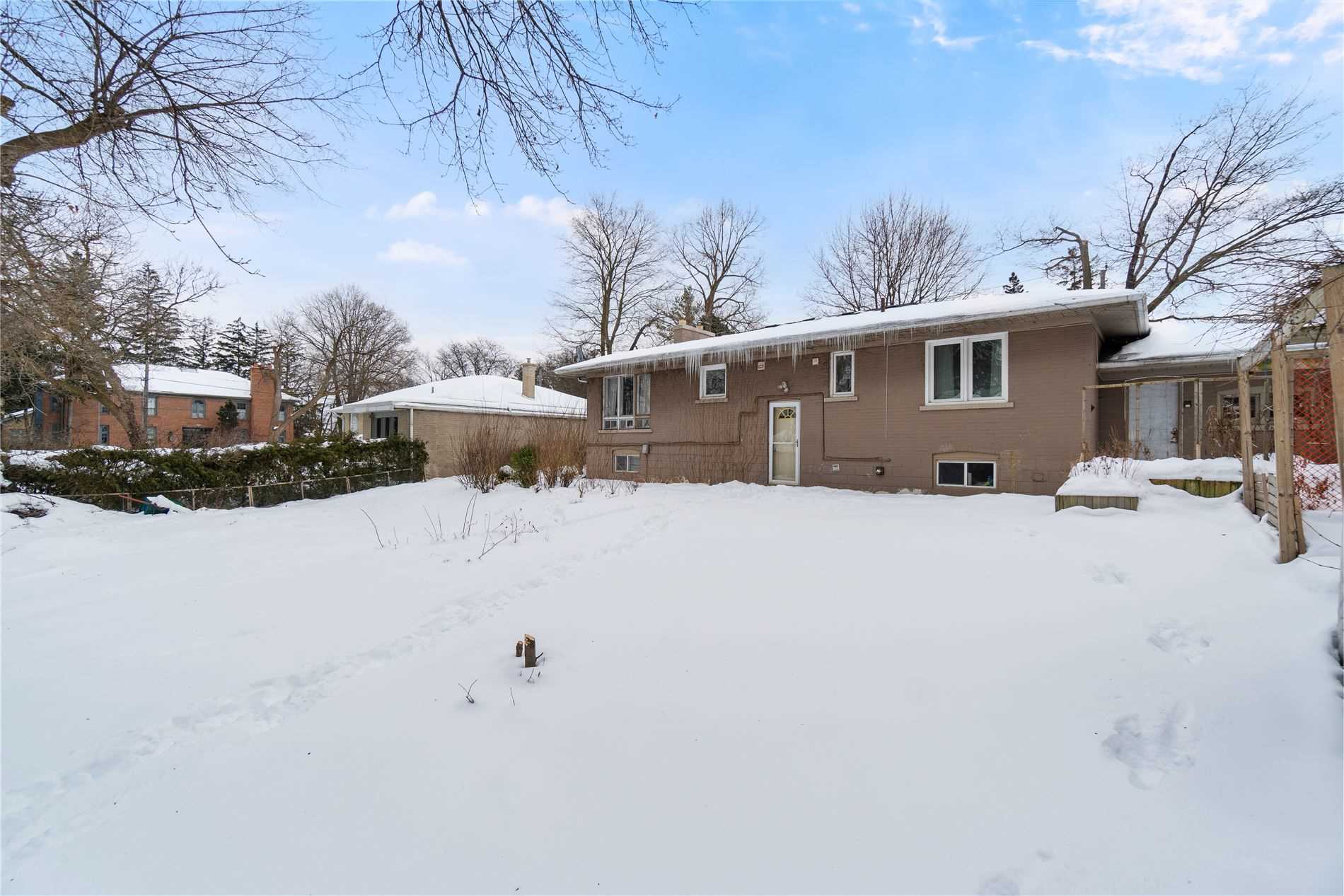 138 Nipigon Ave