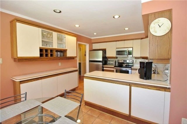 24 Burleigh Heights Dr