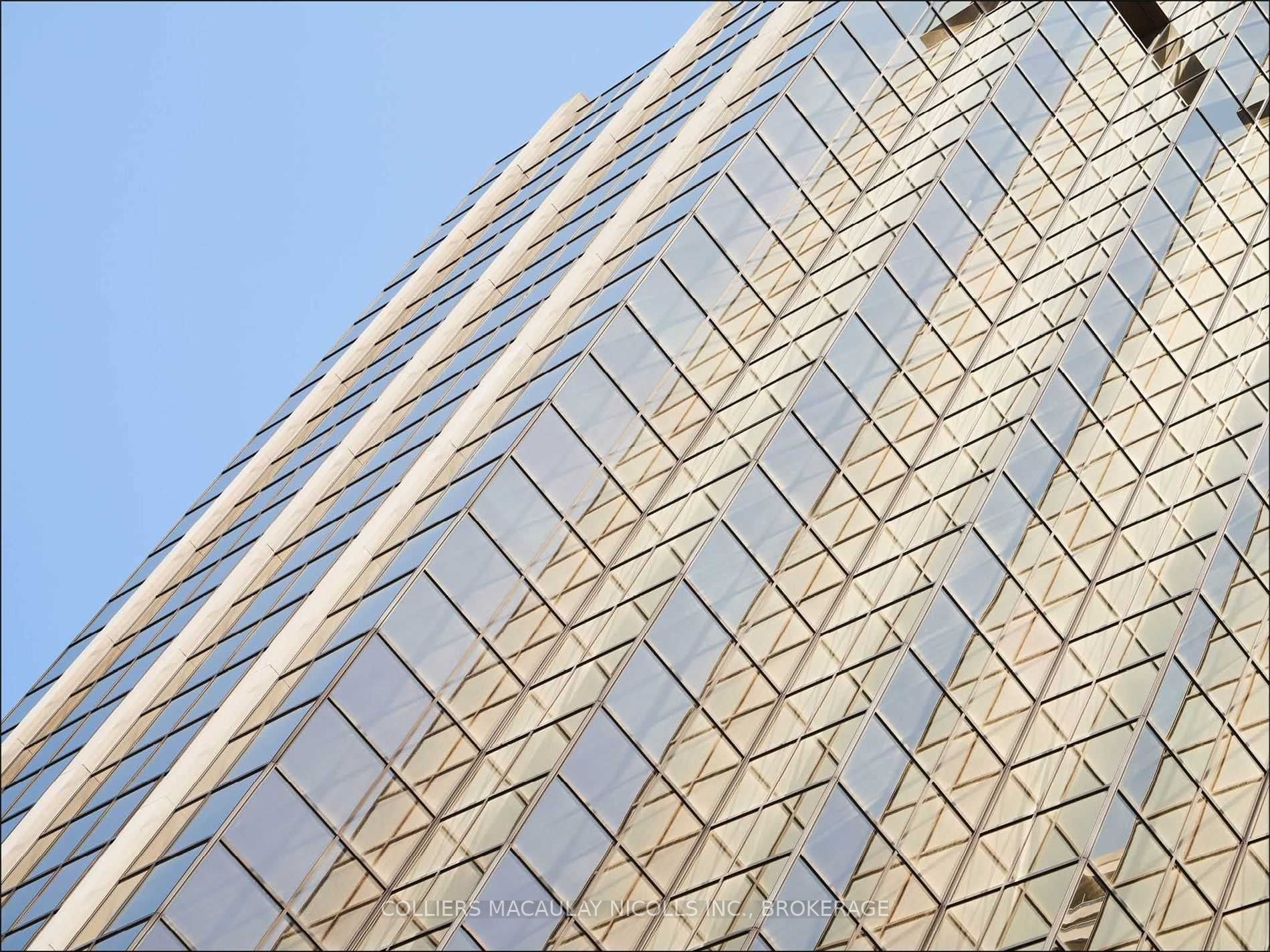 5001 Yonge St, #105