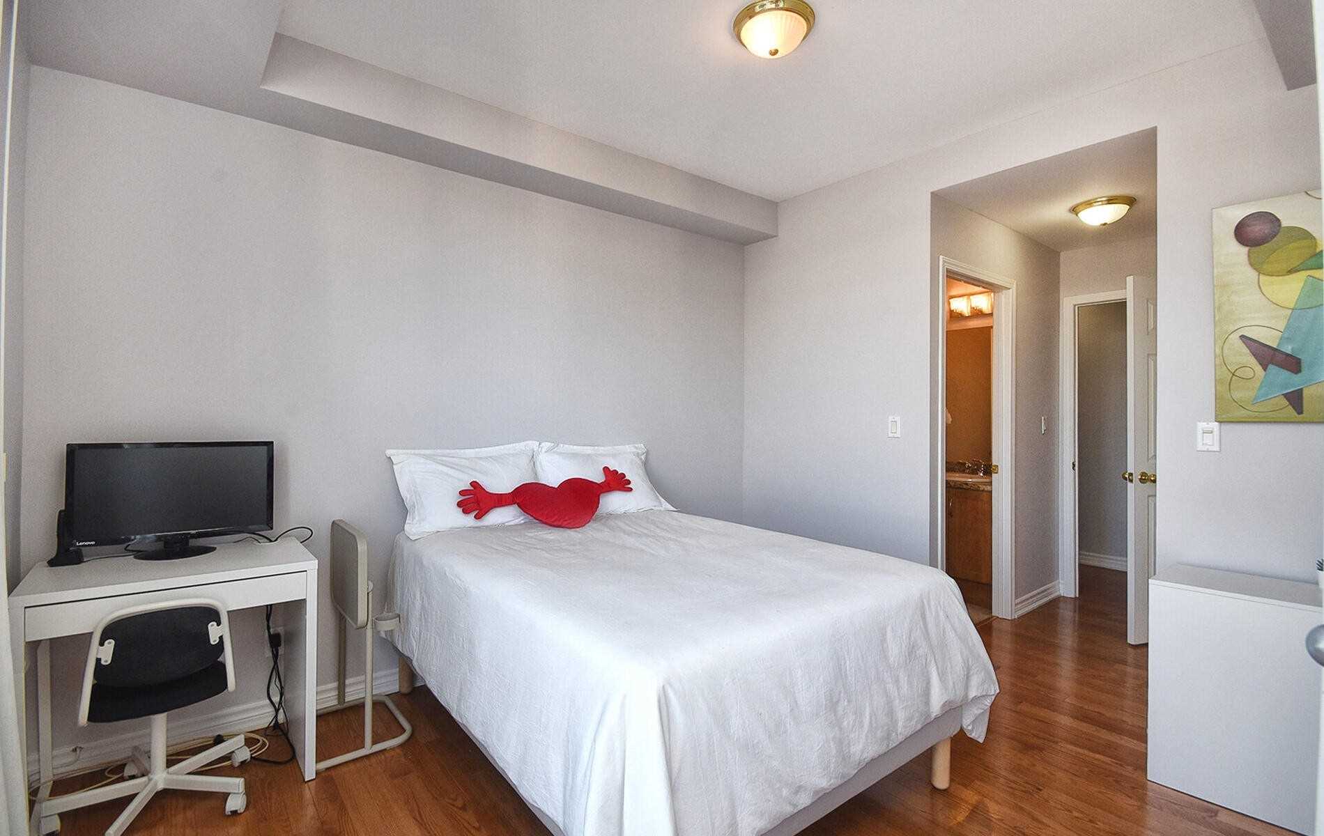 4200 Bathurst St, #705