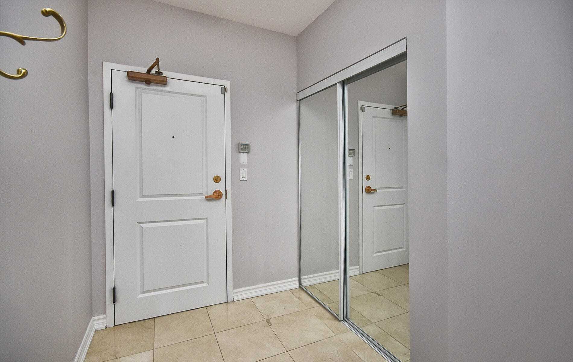 4200 Bathurst St, #705