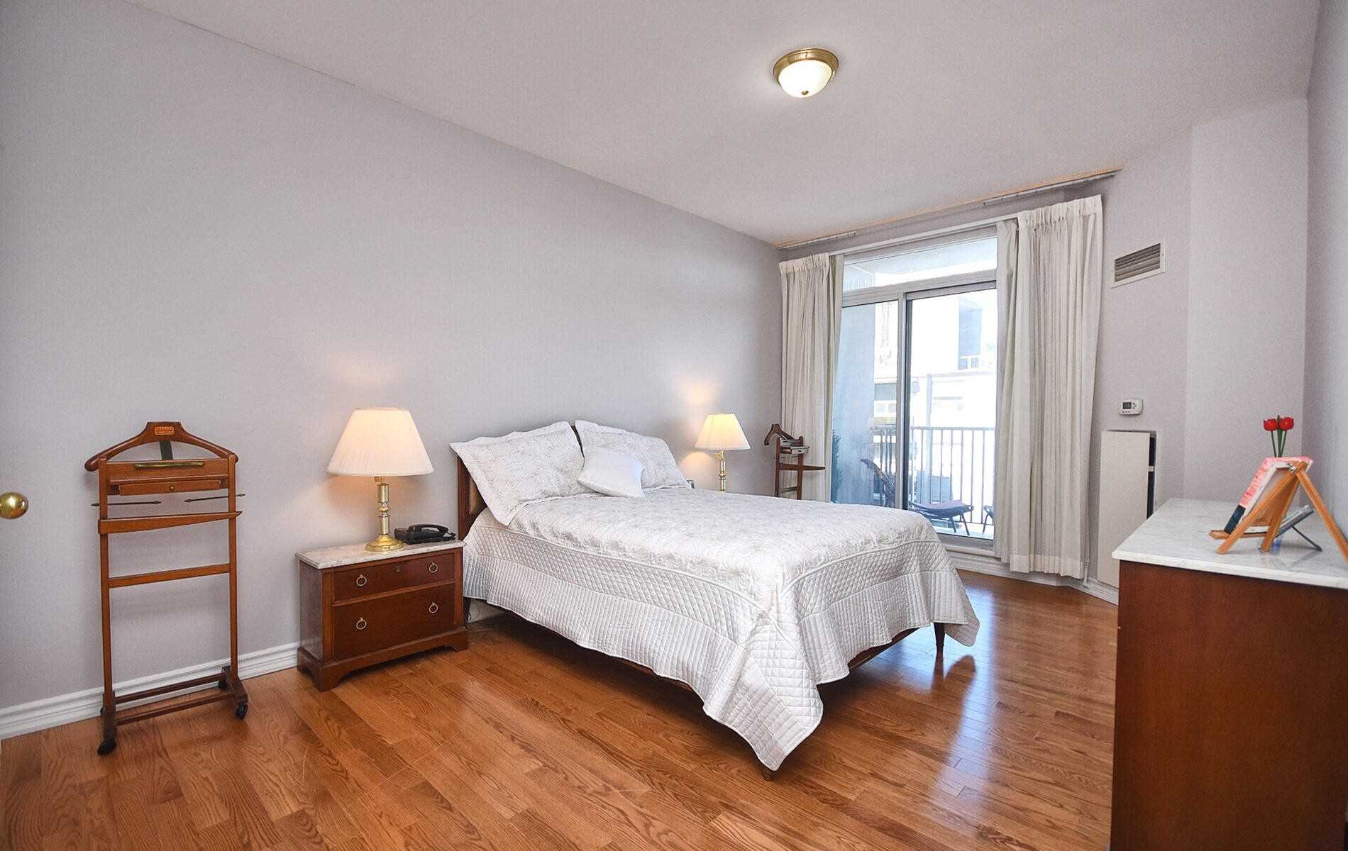 4200 Bathurst St, #705
