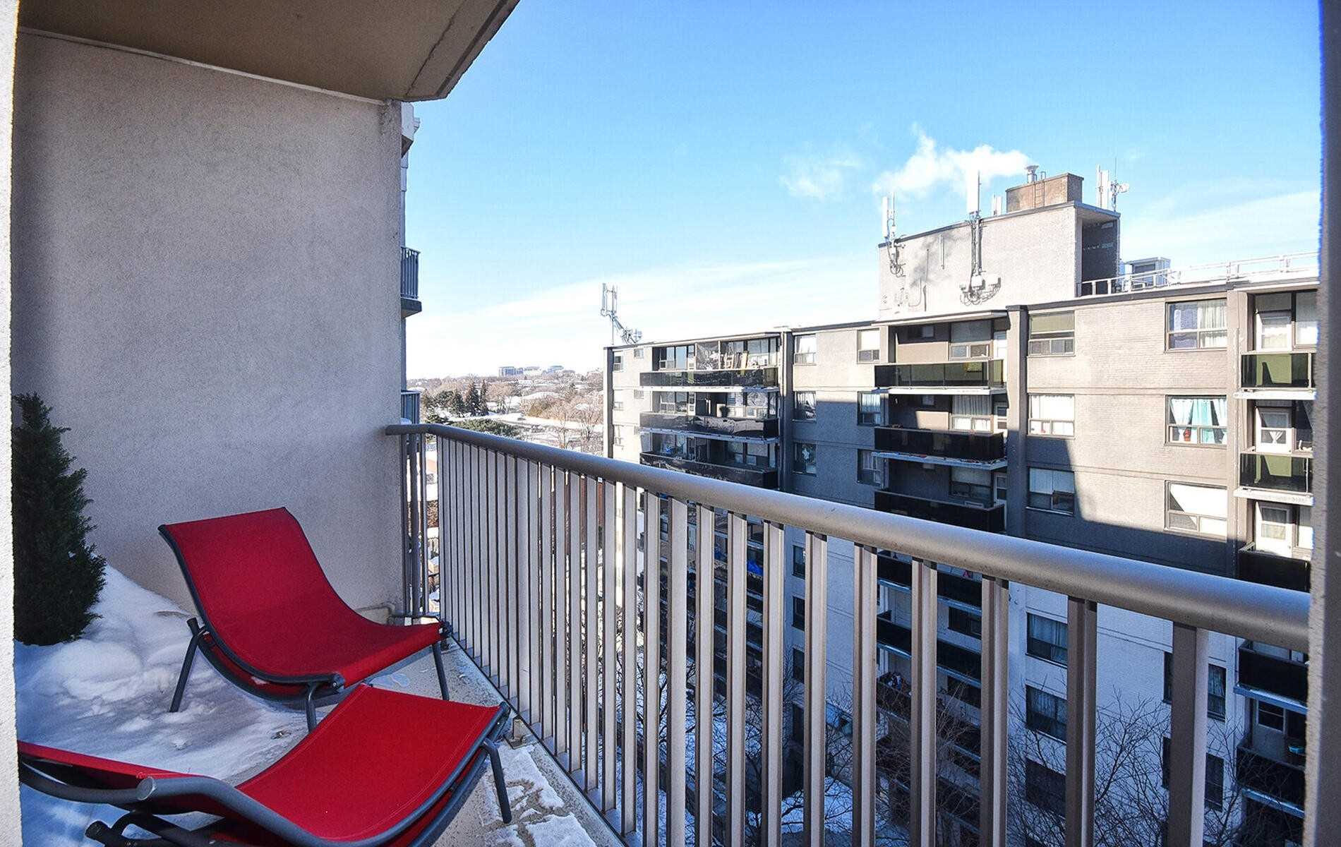 4200 Bathurst St, #705