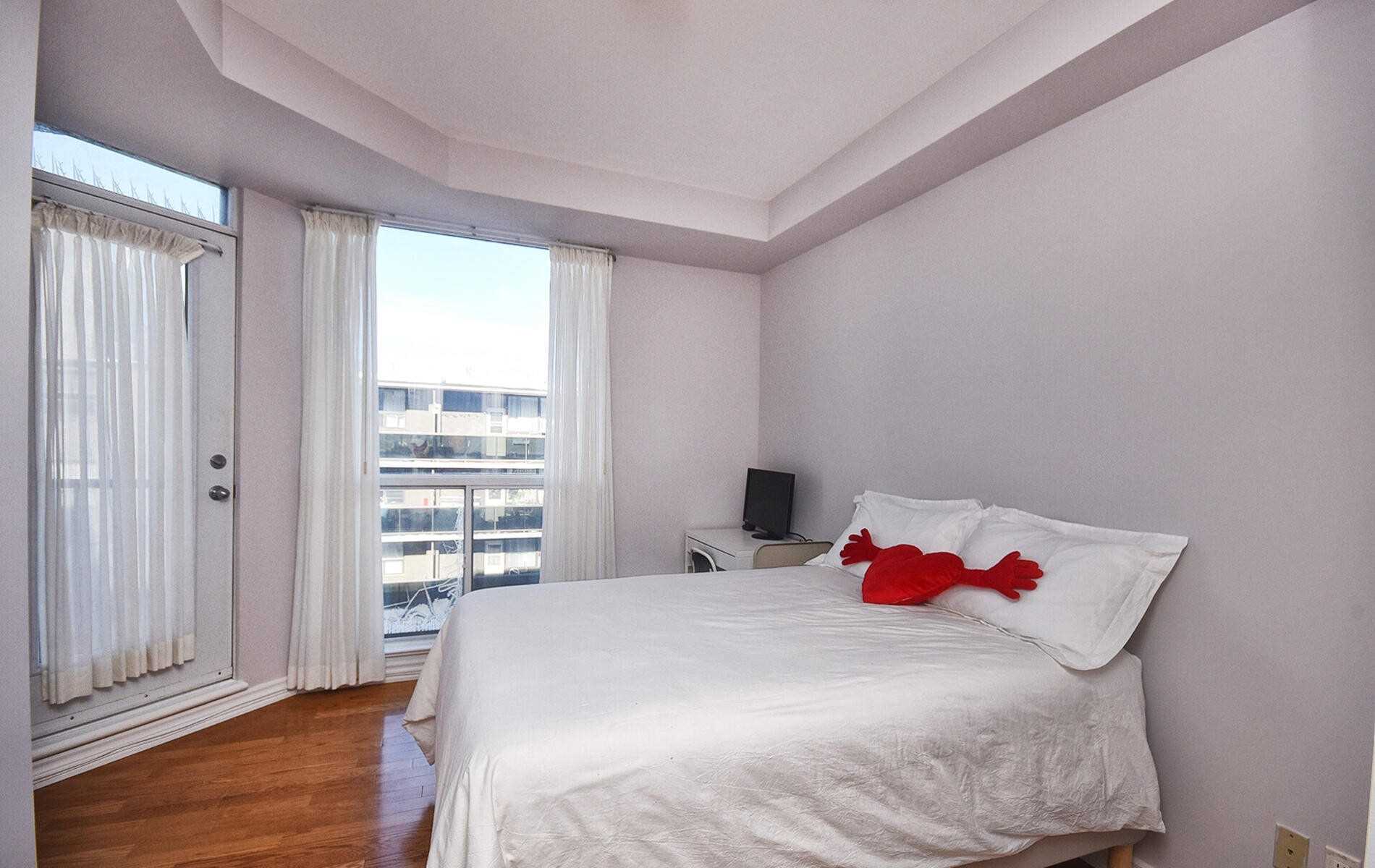 4200 Bathurst St, #705
