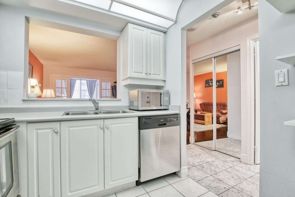 5418 Yonge St, #511