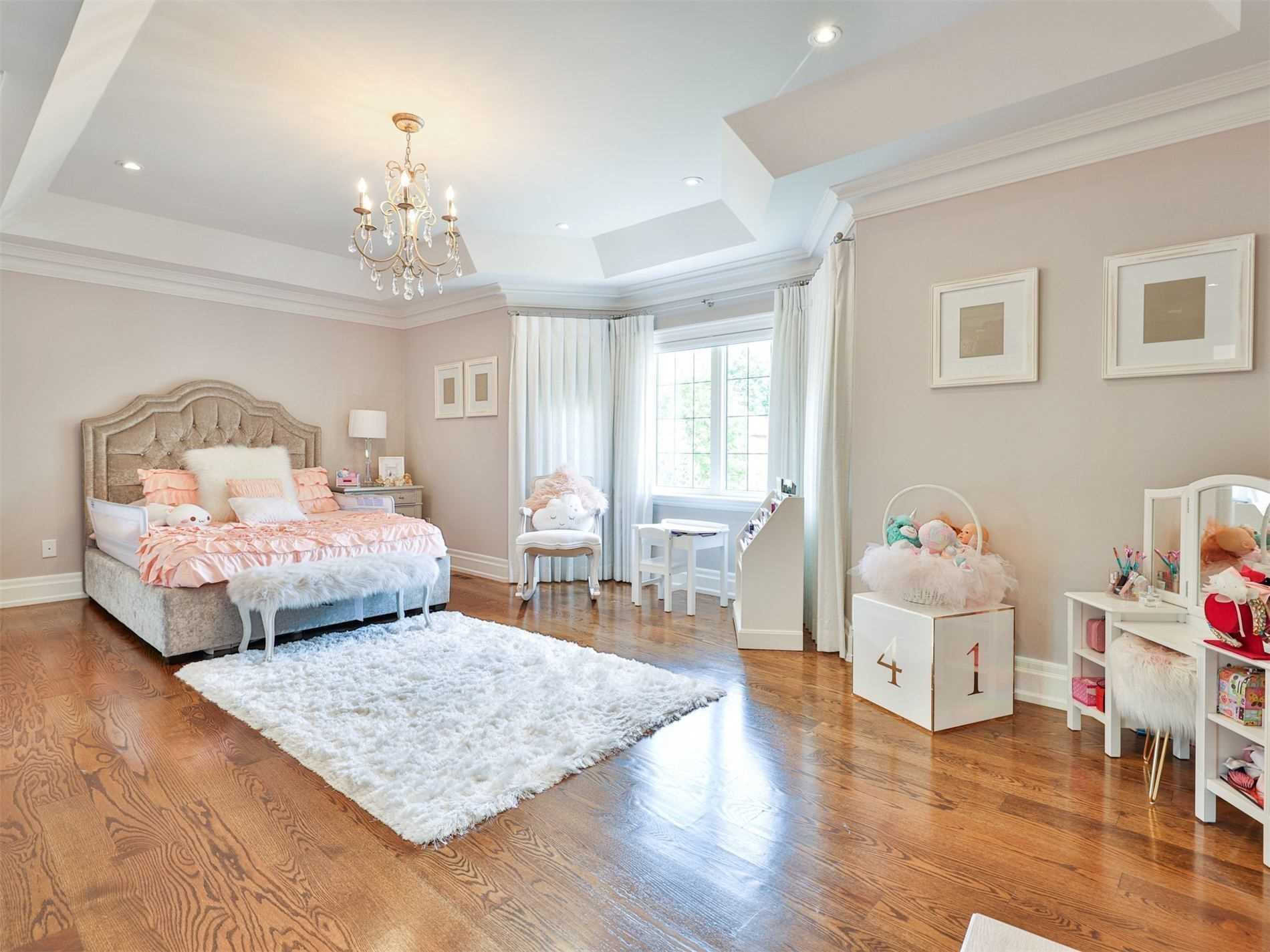 142 Upper Canada Dr