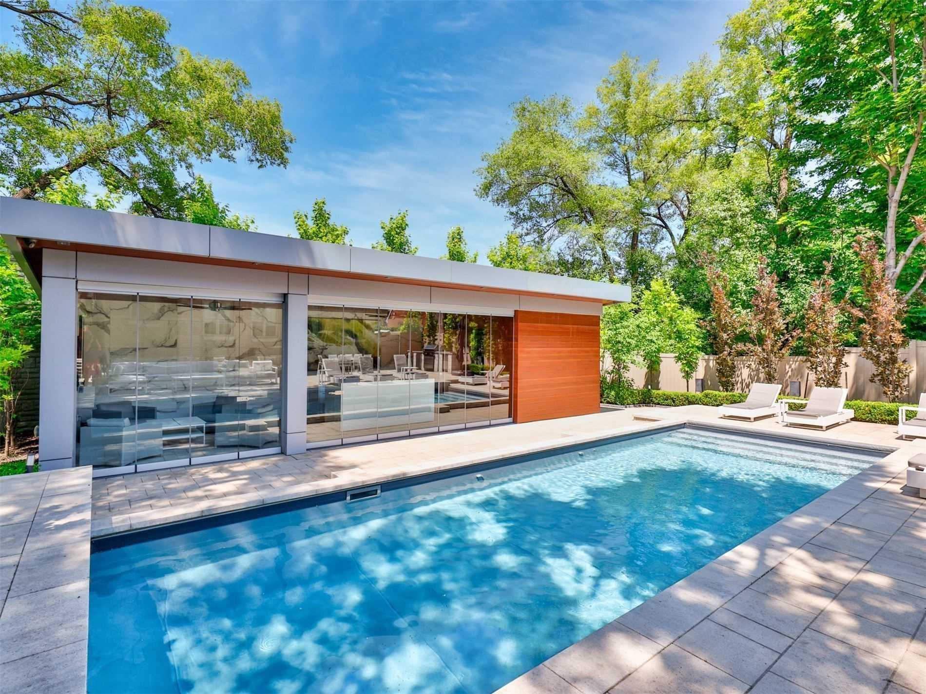 142 Upper Canada Dr