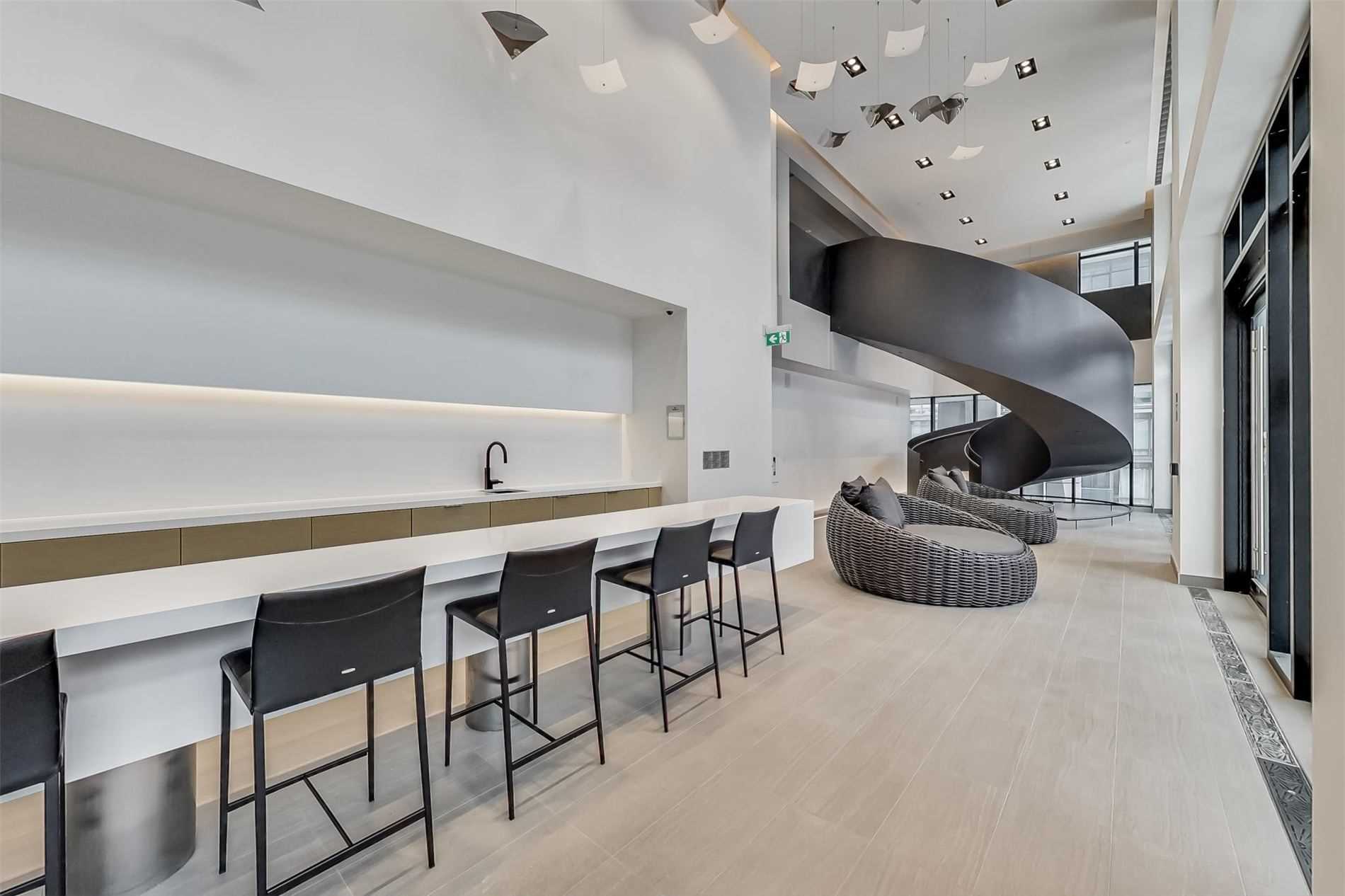 1 Yorkville Ave, #1701