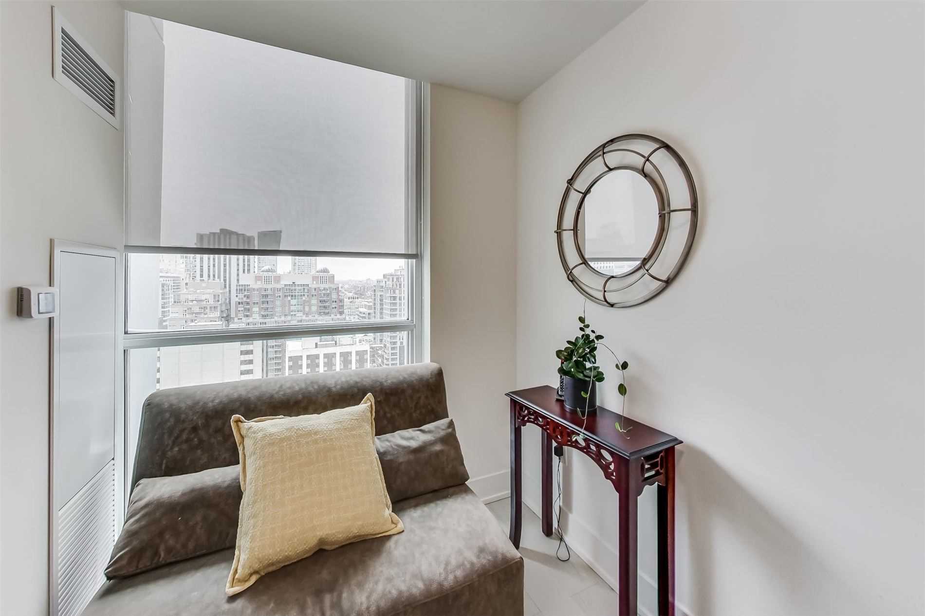 1 Yorkville Ave, #1701