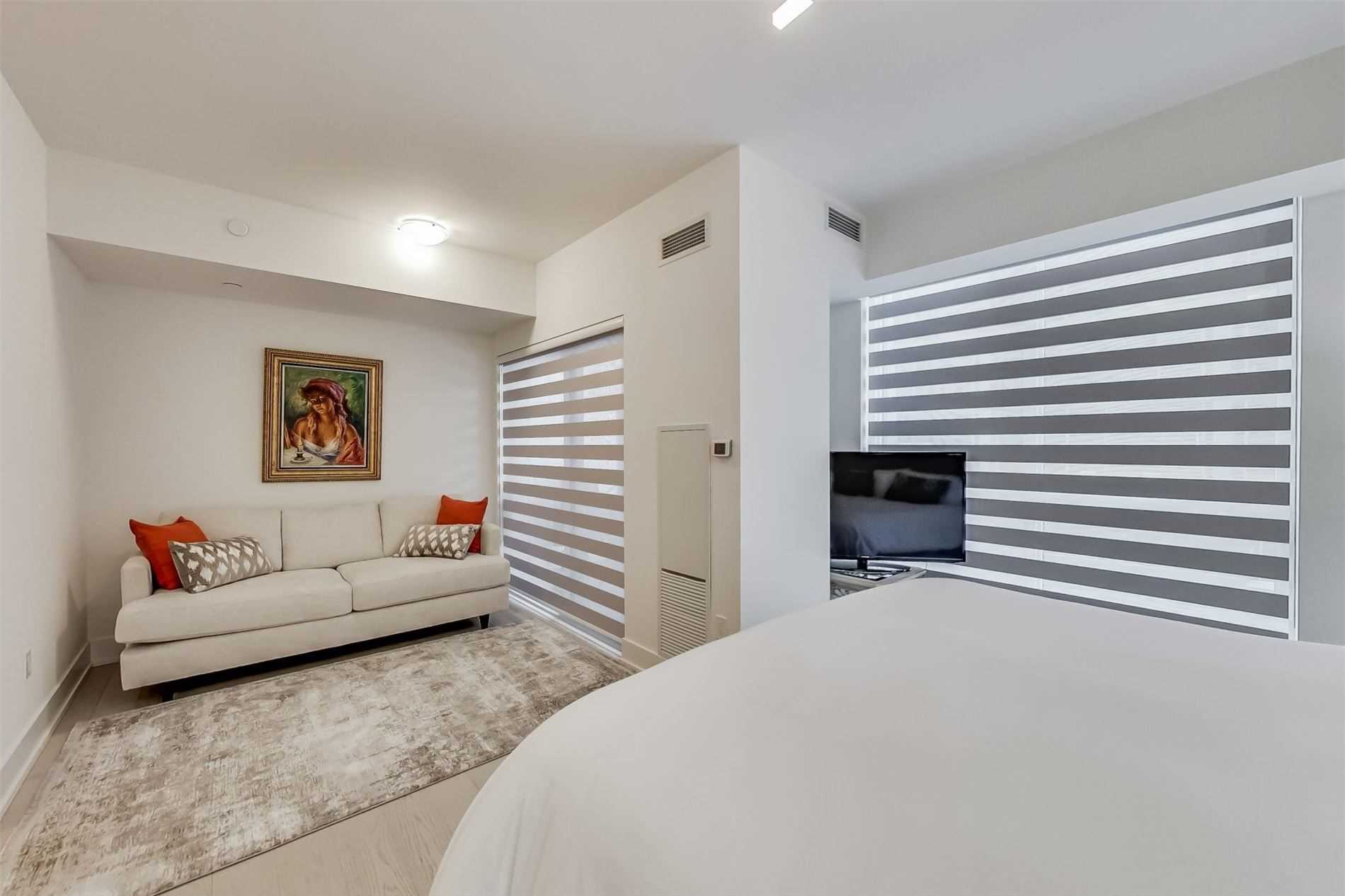 1 Yorkville Ave, #1701