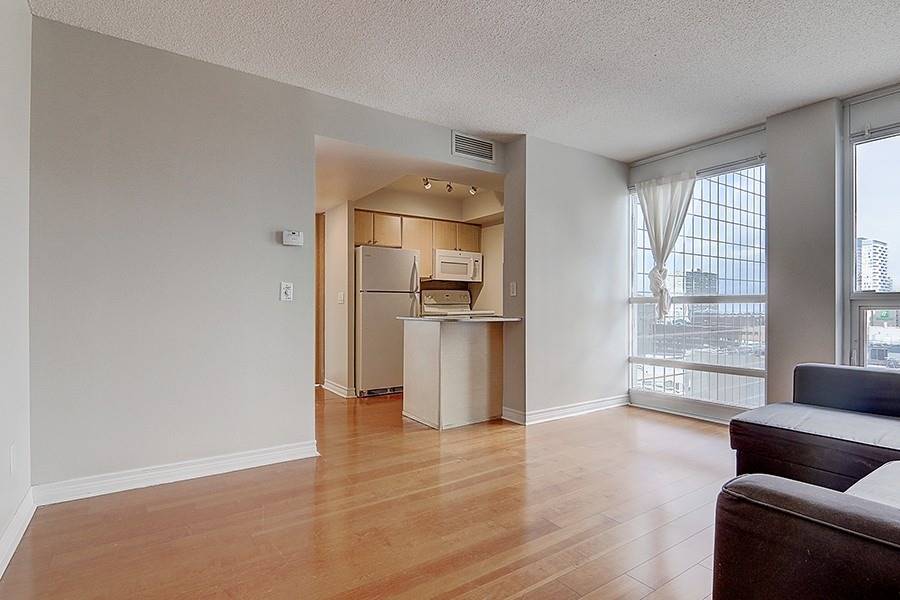 763 Bay St, #2402