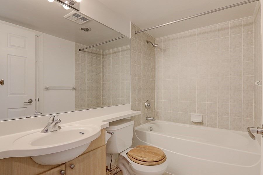 763 Bay St, #2402