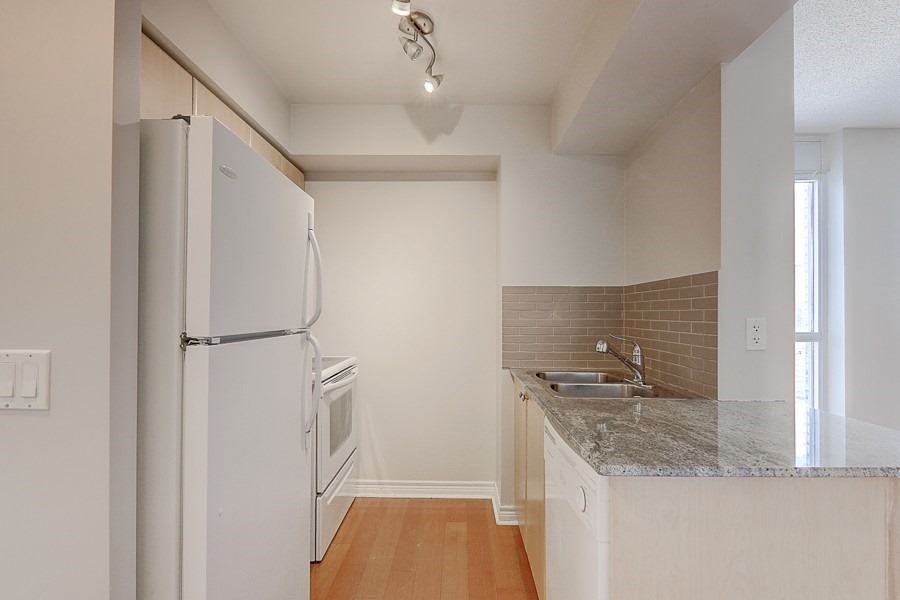 763 Bay St, #2402