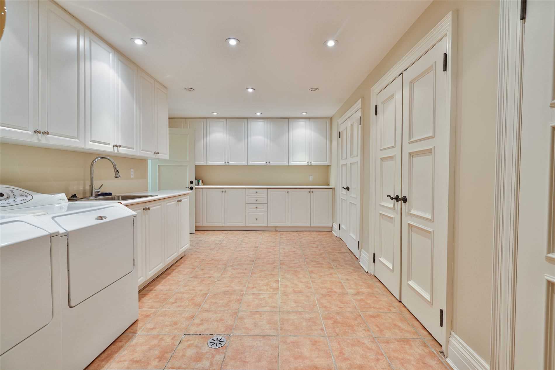 19 Forest Glen Cres