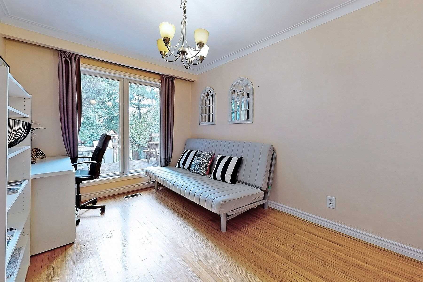 6 Fargo Ave