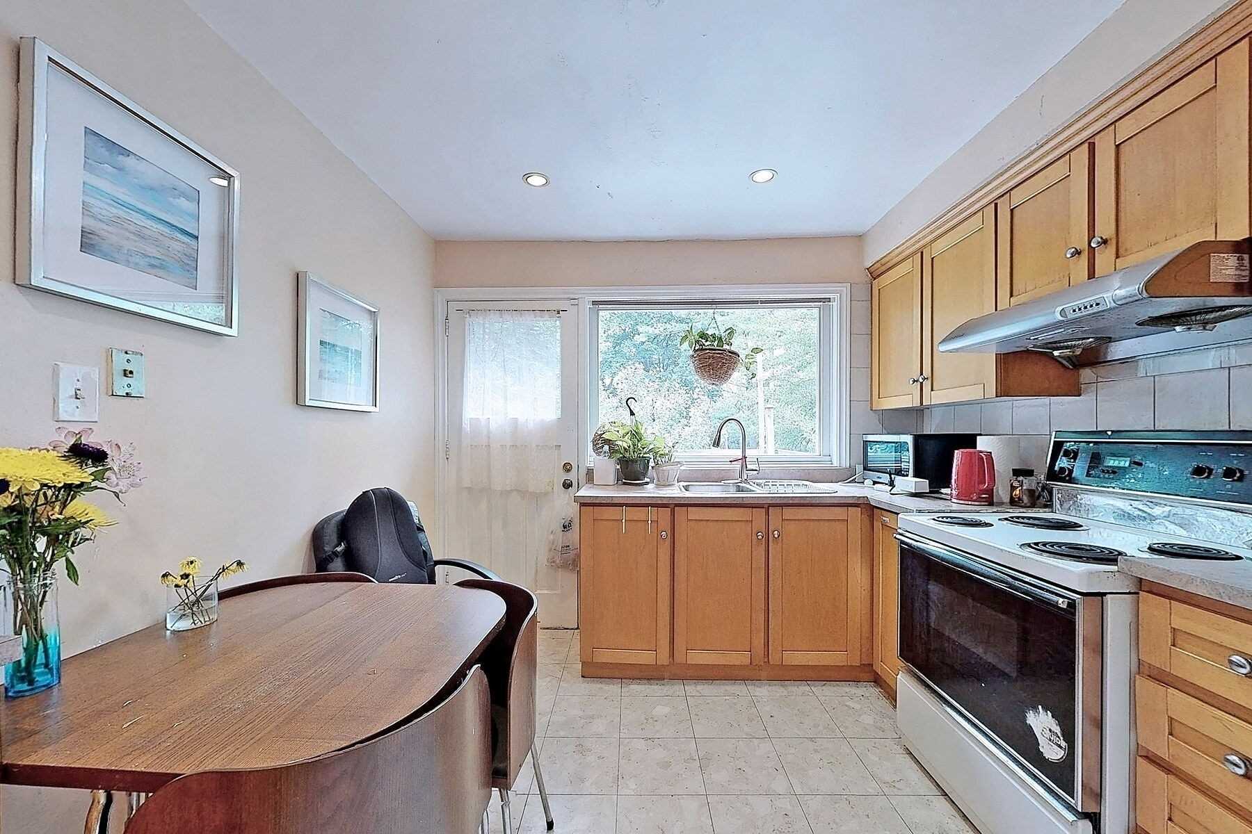 6 Fargo Ave