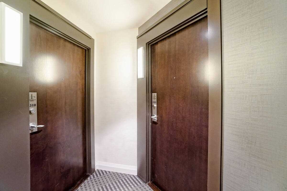 12 Yonge St, #1311