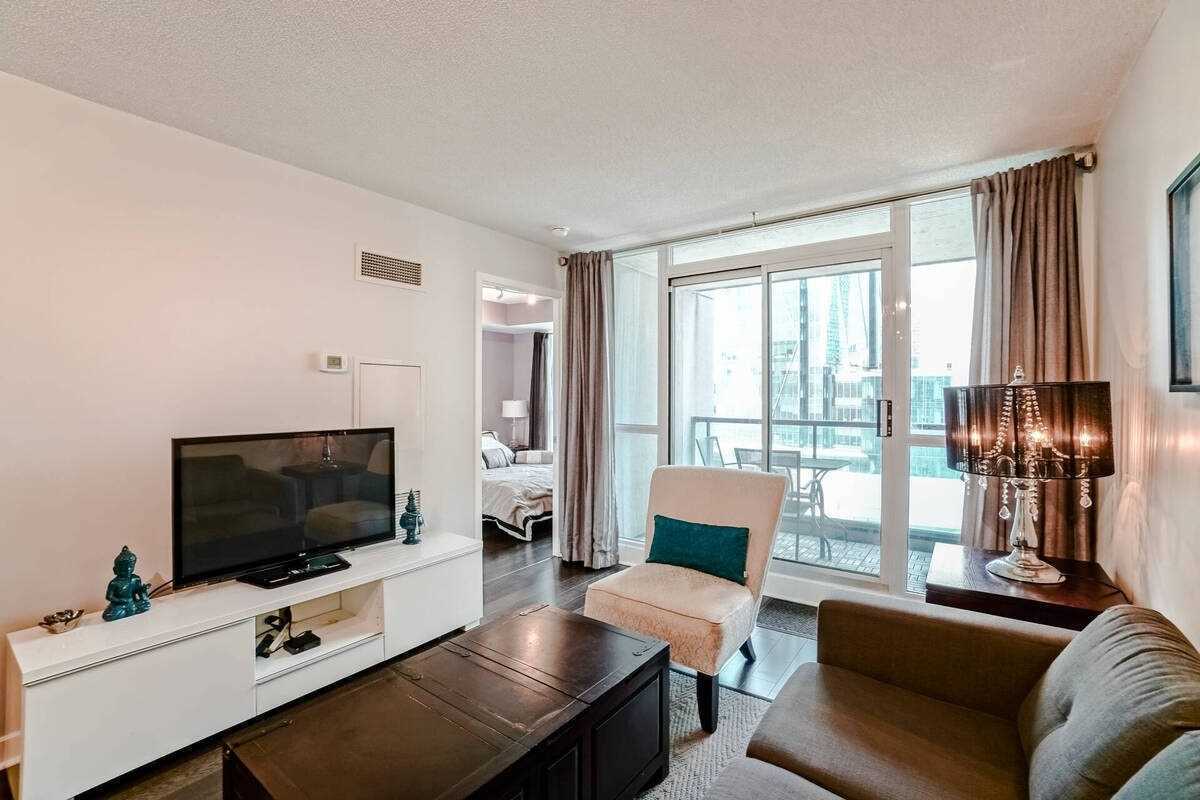 12 Yonge St, #1311