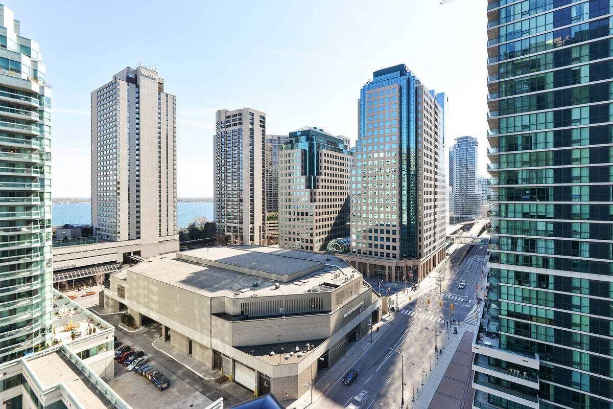12 Yonge St, #1311
