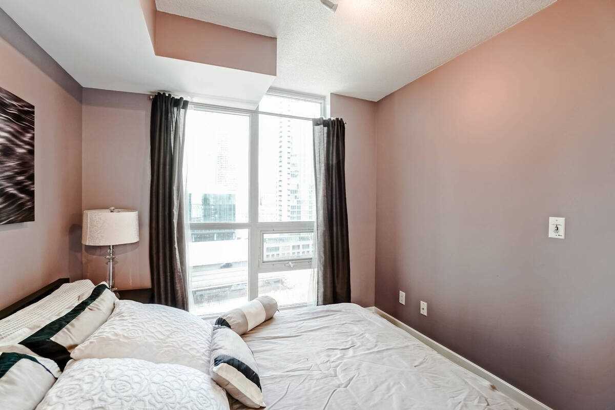 12 Yonge St, #1311