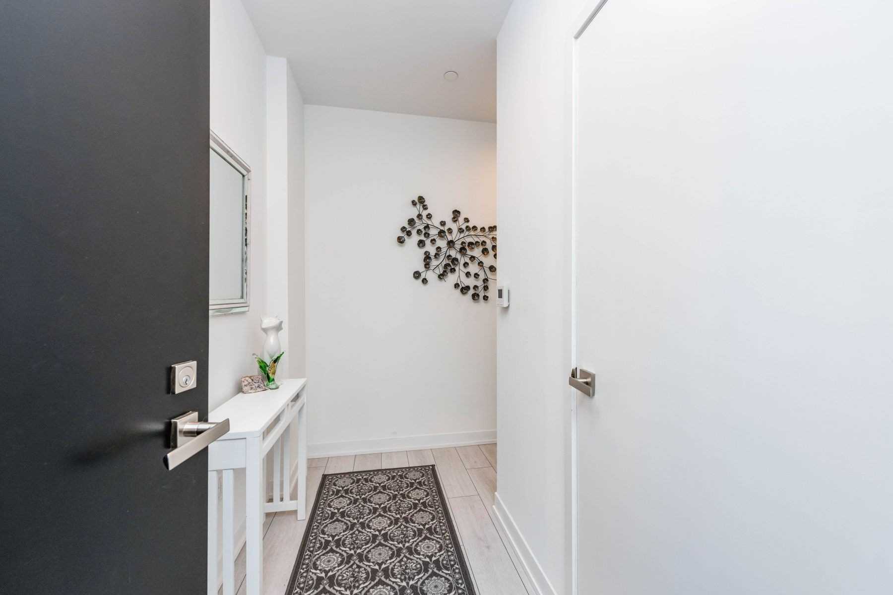 31 Tippett Rd, #1611