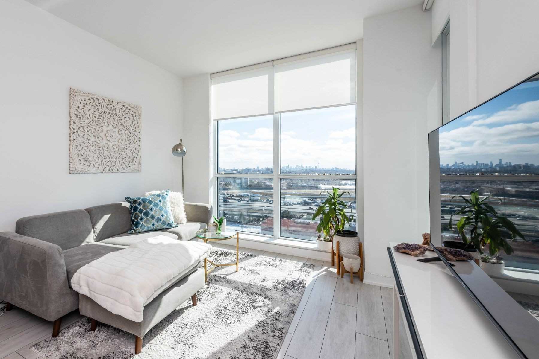 31 Tippett Rd, #1611