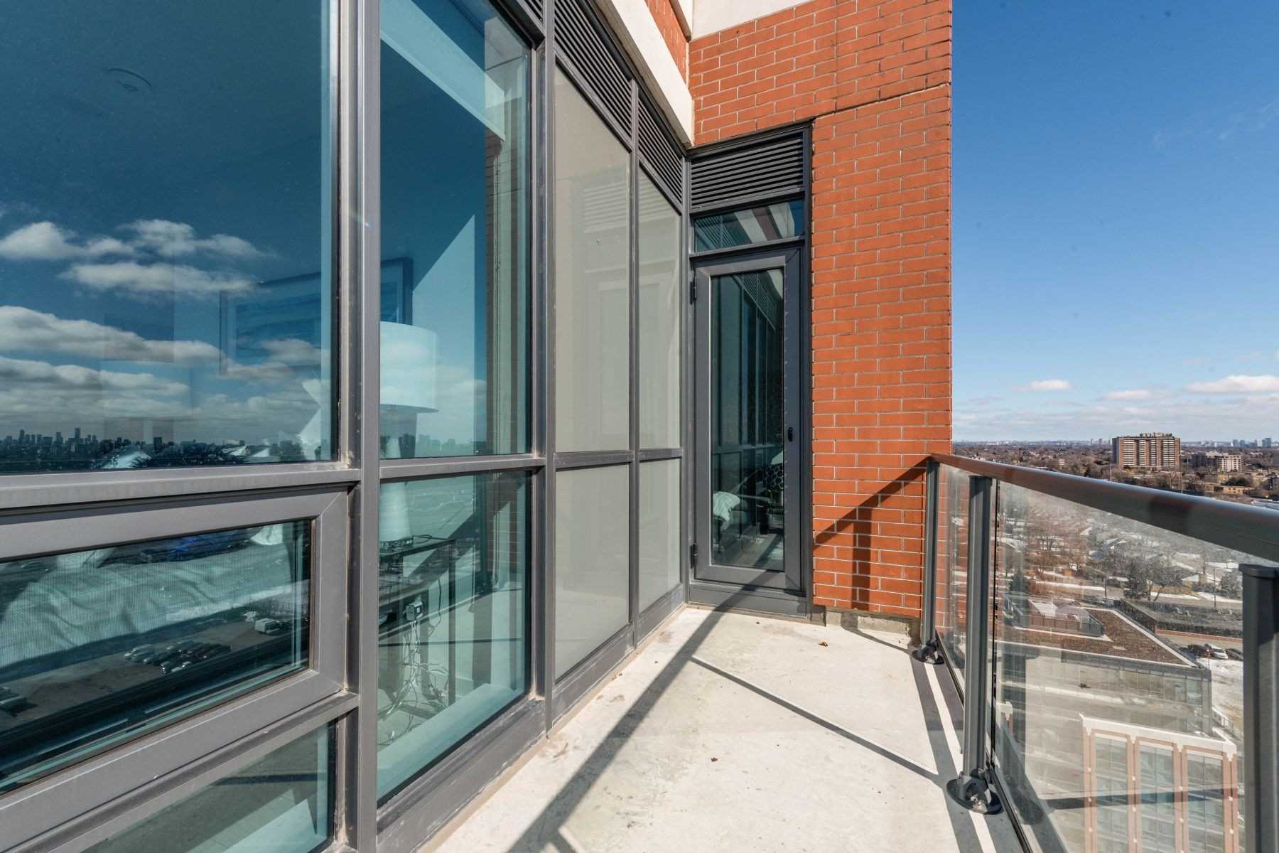 31 Tippett Rd, #1611