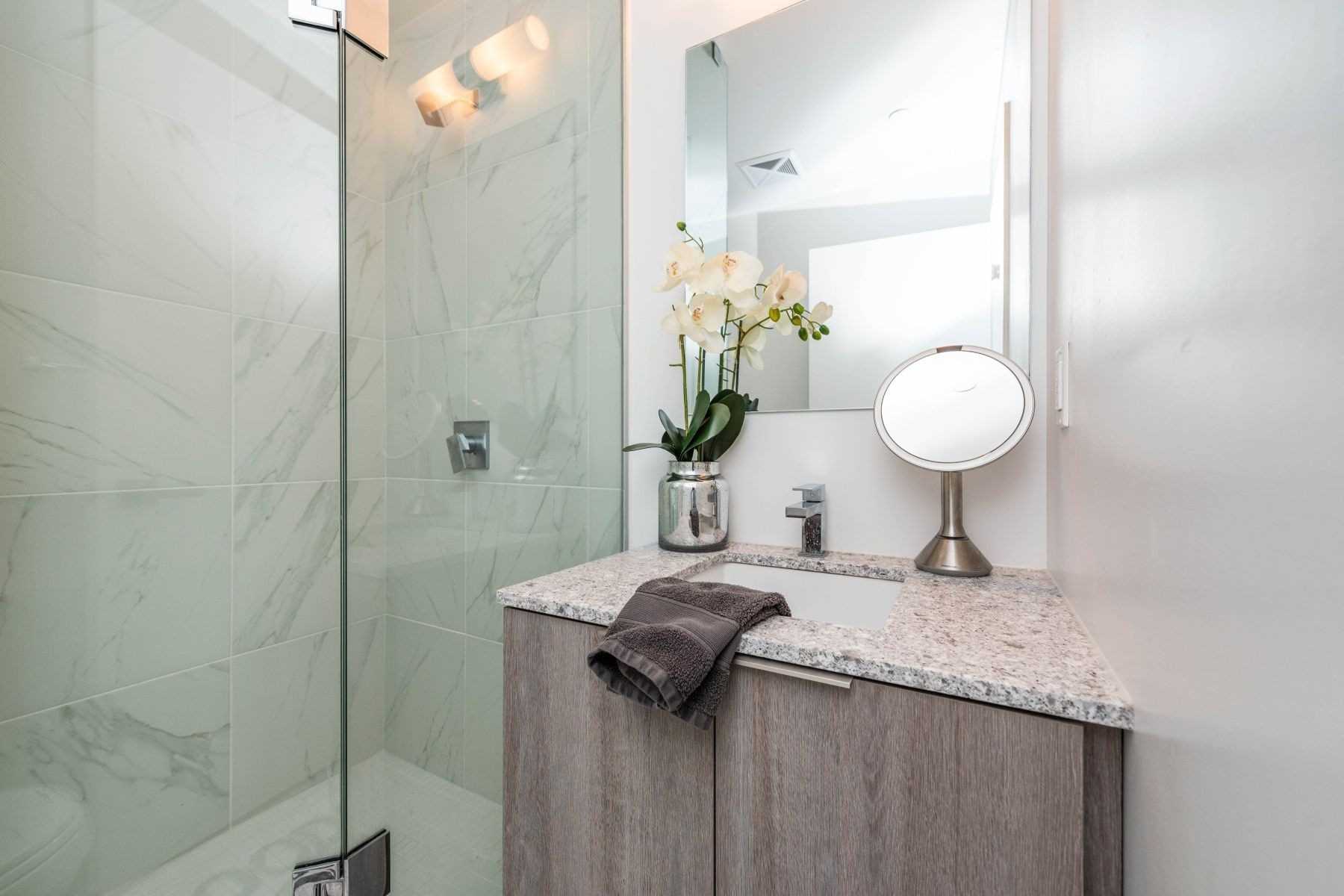 31 Tippett Rd, #1611
