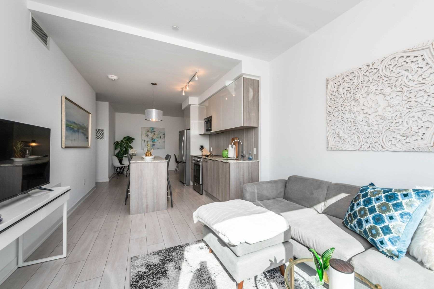 31 Tippett Rd, #1611