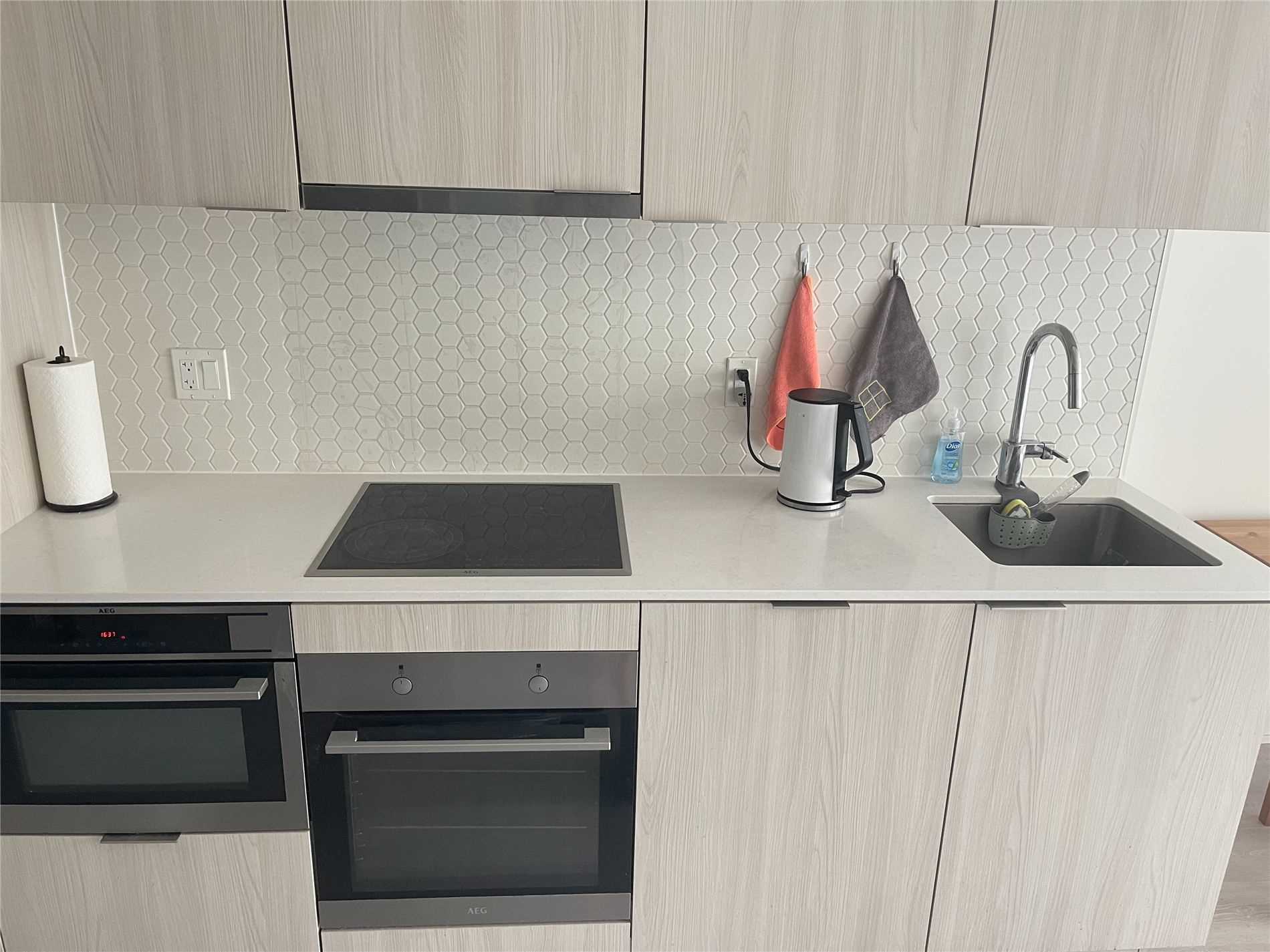 15 Queens Quay E #205