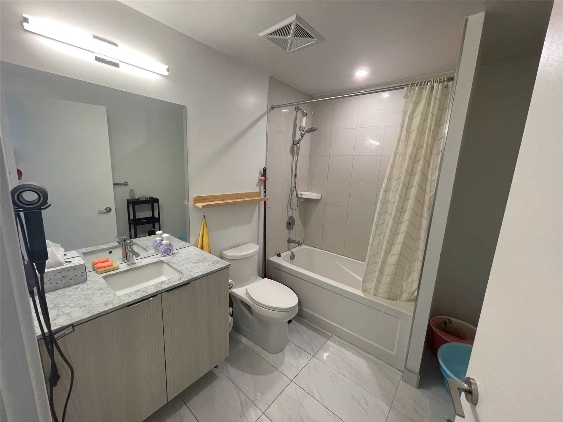 15 Queens Quay E #205