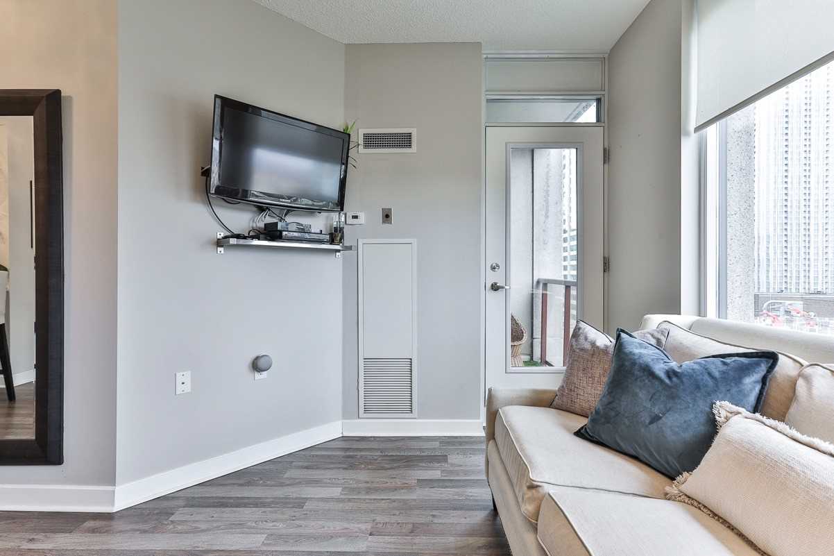 85 Bloor St E, #1503