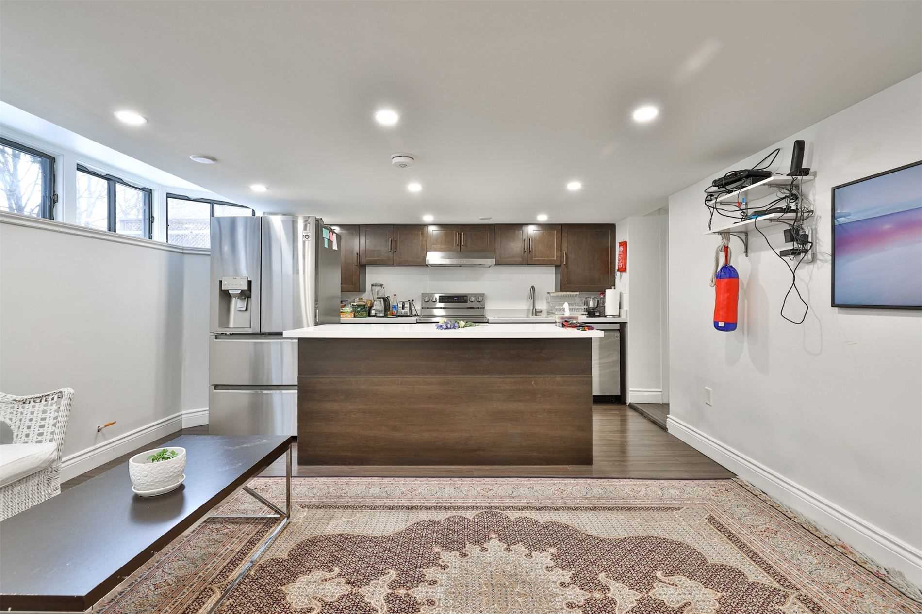 84 Glenvale Blvd