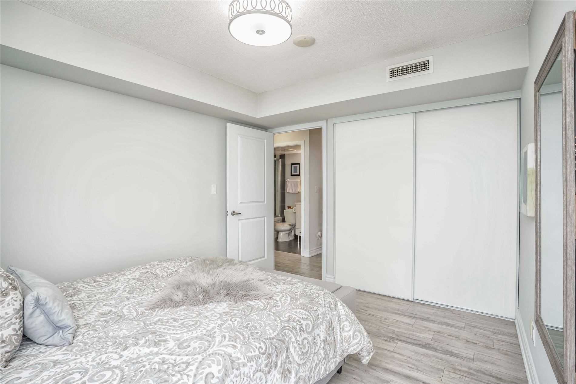 5791 Yonge St, #2207
