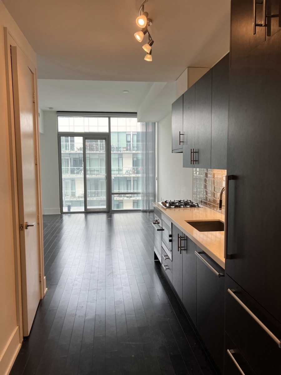 39 Queens Quay E #1029