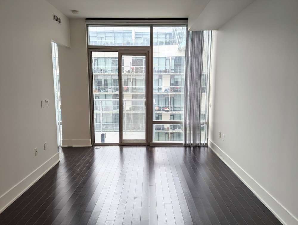 39 Queens Quay E #1029