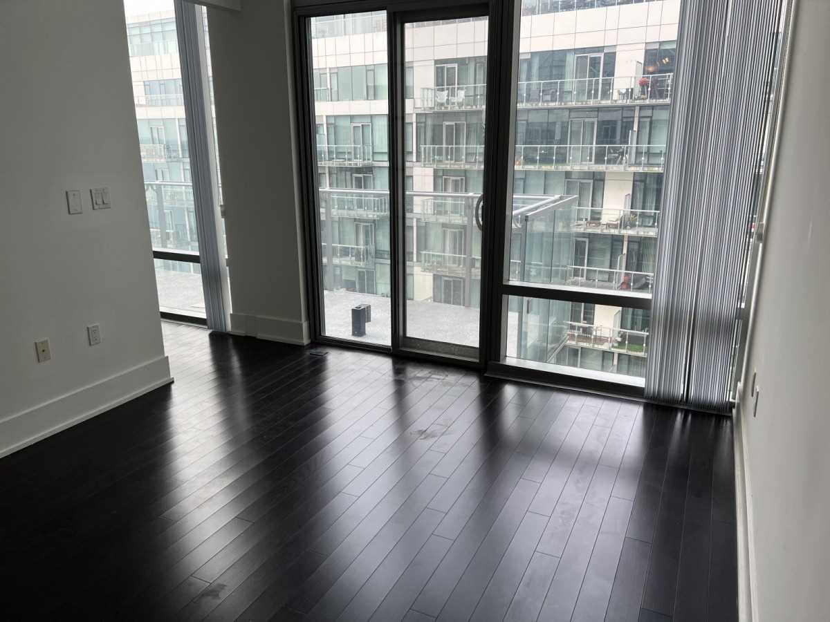 39 Queens Quay E #1029