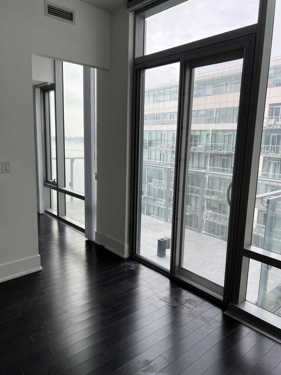 39 Queens Quay E #1029